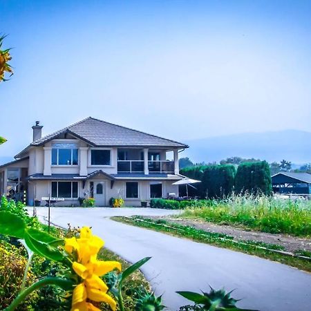 All Seasons Bed & Breakfast Kelowna Extérieur photo