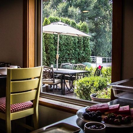 All Seasons Bed & Breakfast Kelowna Extérieur photo