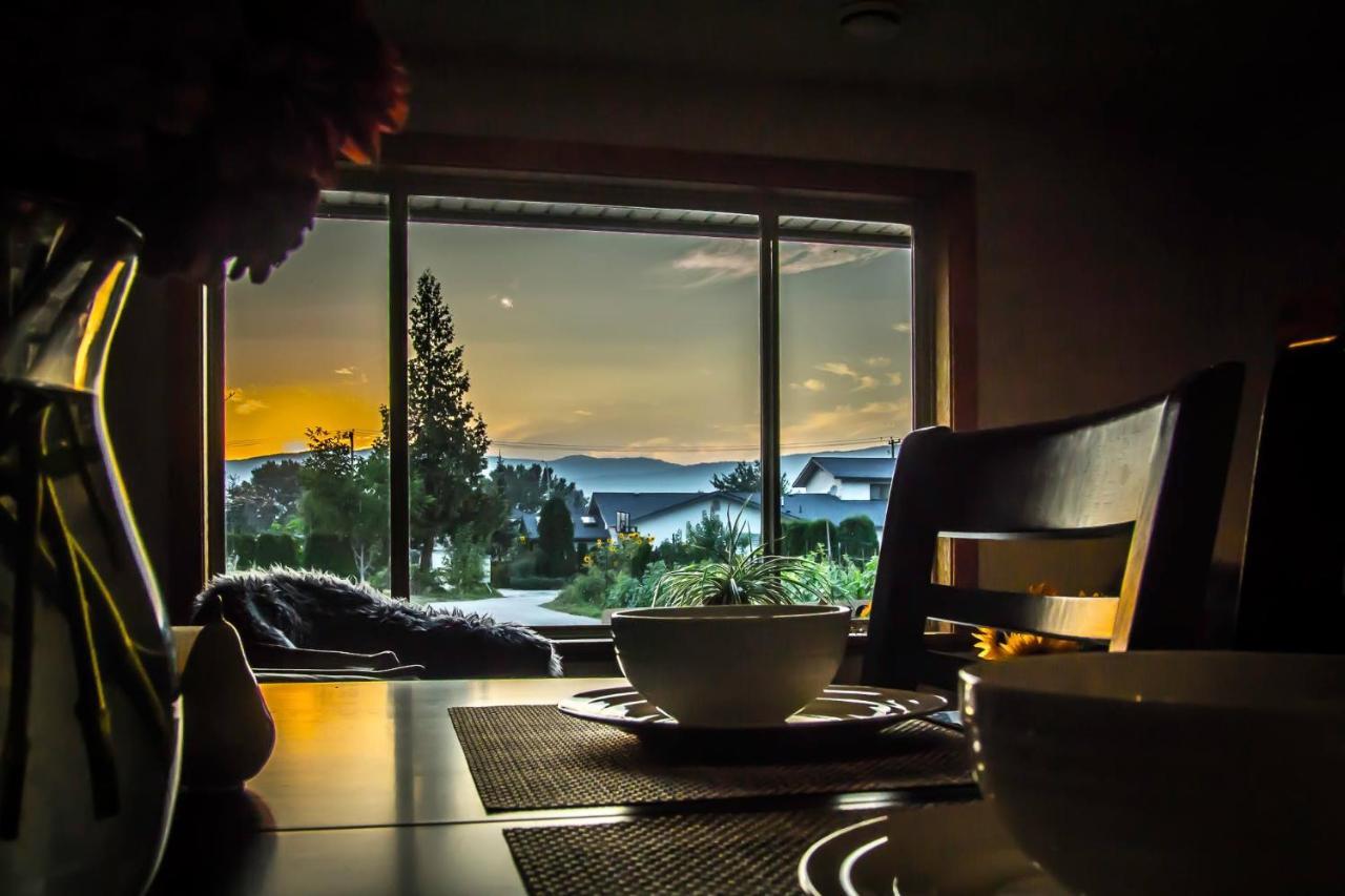 All Seasons Bed & Breakfast Kelowna Extérieur photo