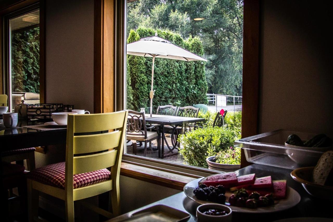 All Seasons Bed & Breakfast Kelowna Extérieur photo