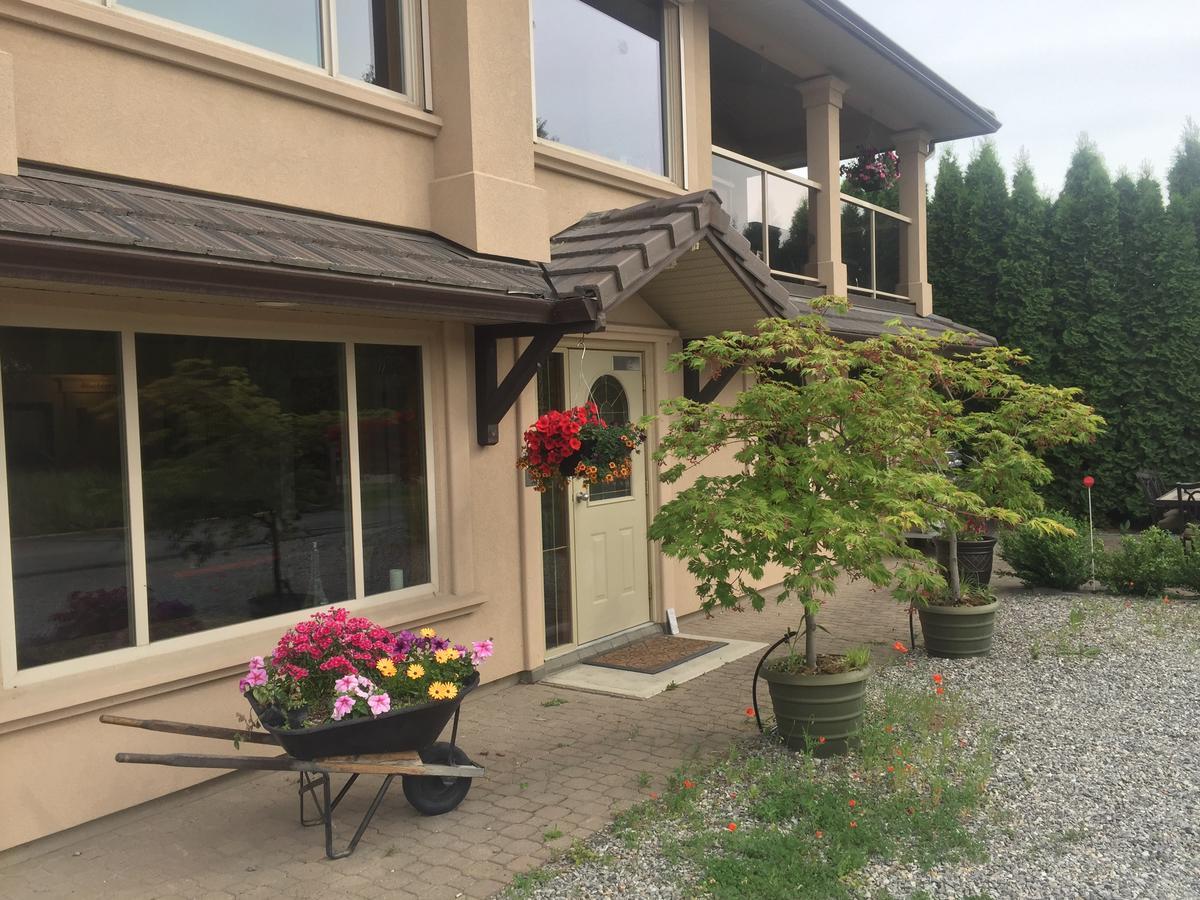 All Seasons Bed & Breakfast Kelowna Extérieur photo