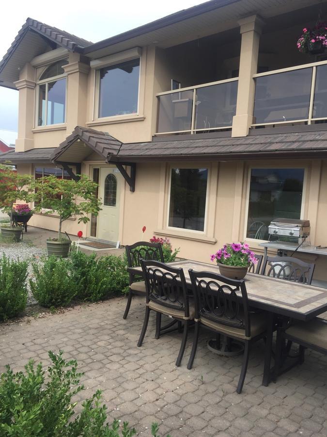 All Seasons Bed & Breakfast Kelowna Extérieur photo