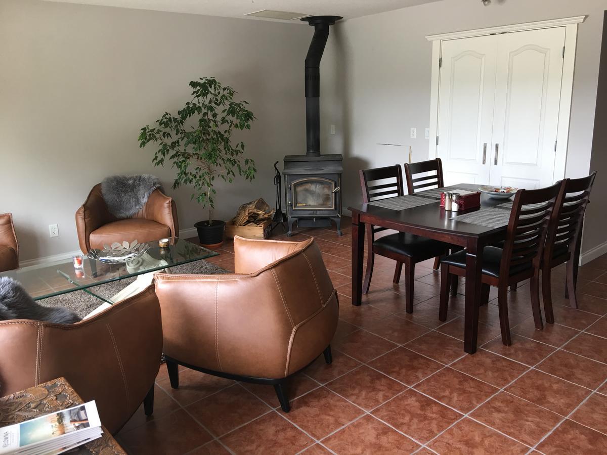 All Seasons Bed & Breakfast Kelowna Extérieur photo