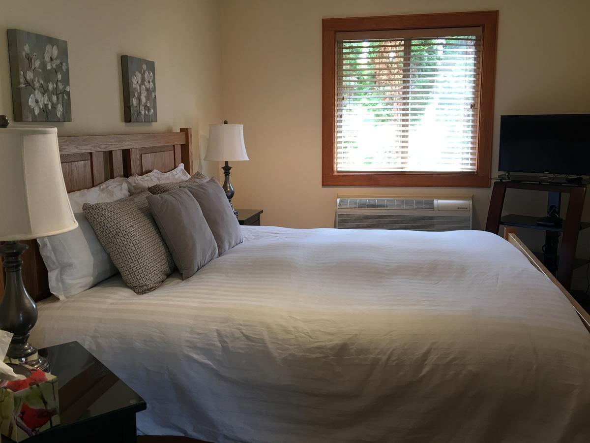 All Seasons Bed & Breakfast Kelowna Extérieur photo