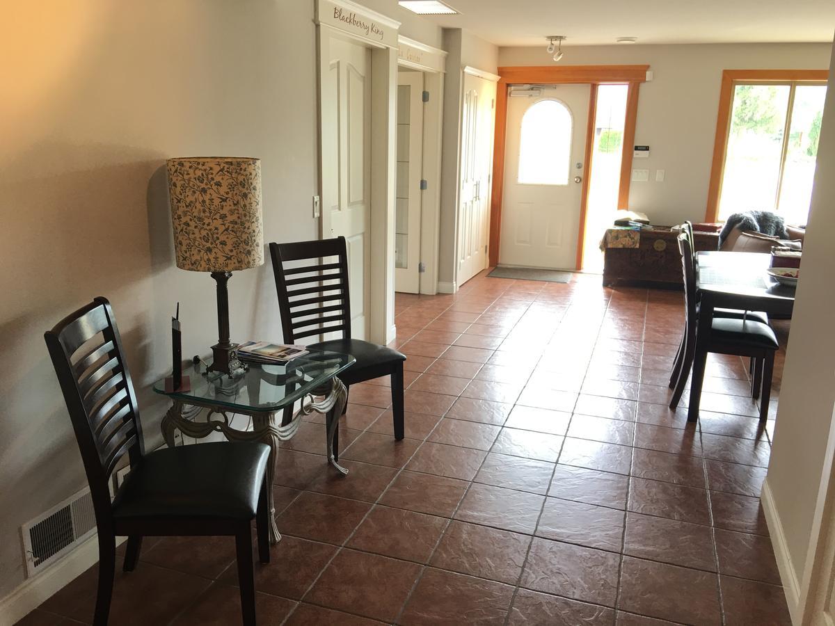 All Seasons Bed & Breakfast Kelowna Extérieur photo